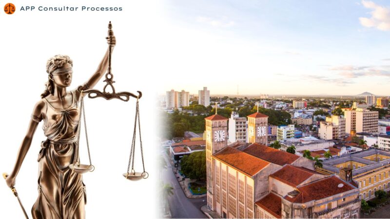 Consultar processos em Mato Grosso - Vista da cidade de Cuiaba em meta da imagem e na outra metade, estatua da justiça segurando balança com fundo branco.
